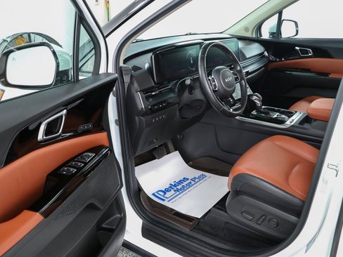 Used 2022 Kia Carnival SX Prestige FWD image 3