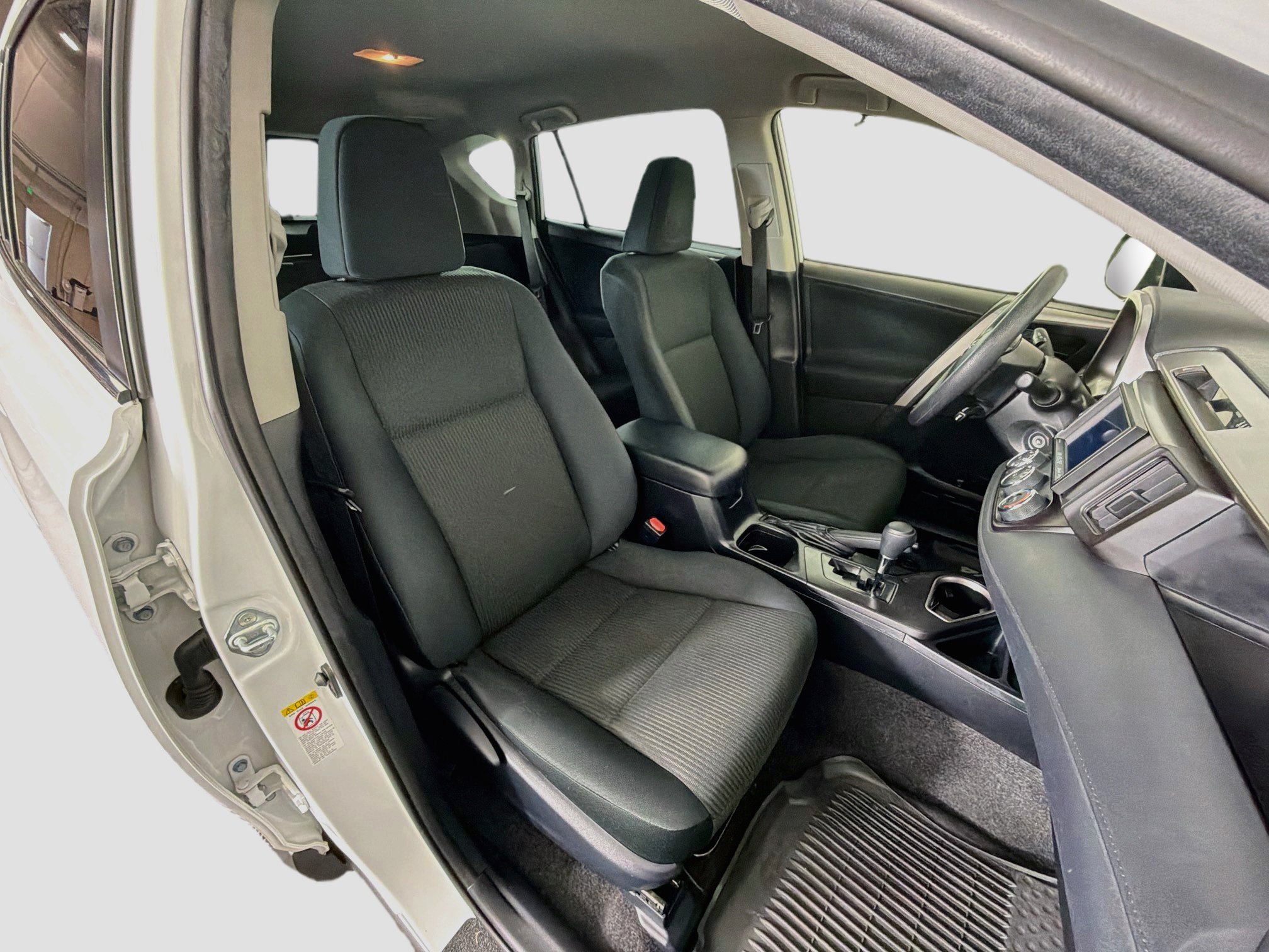 Used 2018 Toyota RAV4 LE w/ All Weather Liner Package FWD image 29