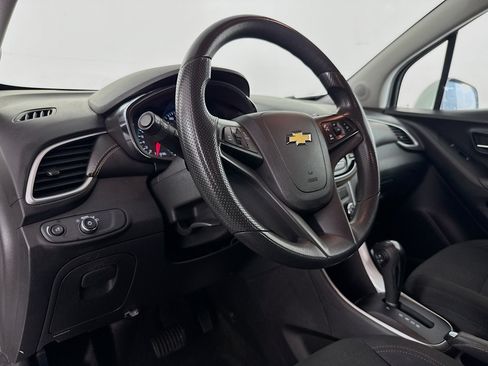Used 2022 Chevrolet Trax LS w/ Tint and Cruise Package AWD/4WD image 20