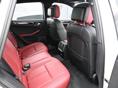 Certified 2022 Porsche Macan S image 28