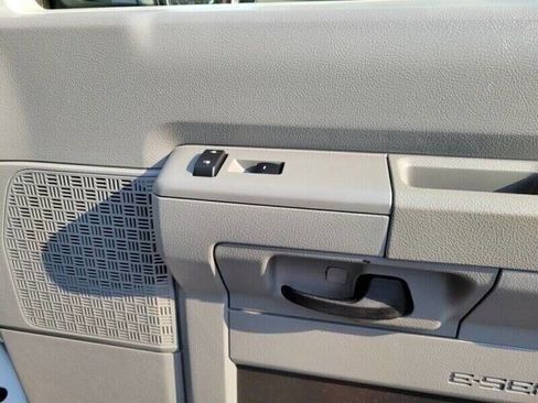 Used 2015 Ford E-350 and Econoline 350 Super Duty w/ Power Windows & Locks Group image 27