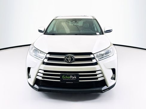 Used 2018 Toyota Highlander XLE image 2