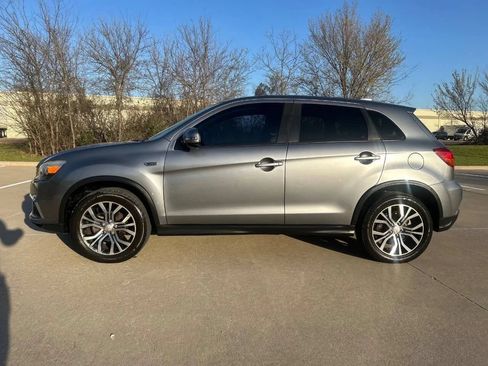 Used 2018 Mitsubishi Outlander Sport ES FWD image 9