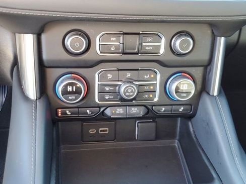 Used 2022 Chevrolet Suburban Z71 w/ Luxury Package image 29