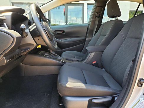 Used 2025 Toyota Corolla LE FWD image 12