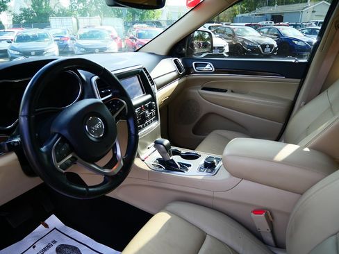 Used 2018 Jeep Grand Cherokee Limited AWD/4WD image 9