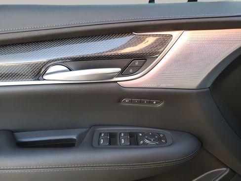 Certified 2025 Cadillac XT5 Sportv w/ Technology Package image 27