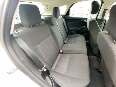 Used 2015 Ford Focus SE w/ SE Sport Package image 12