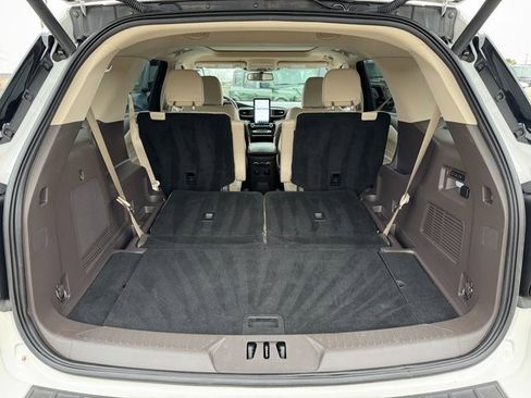 Used 2022 Ford Explorer Platinum w/ Technology Package image 19