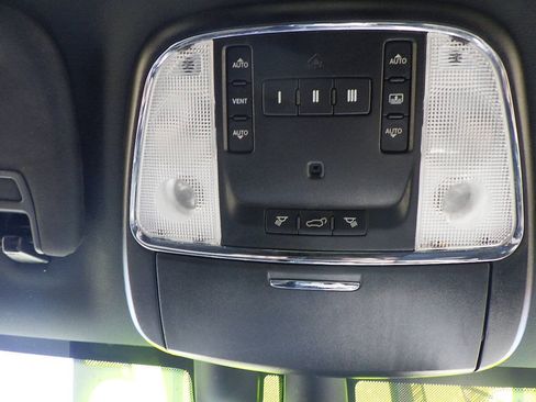 Used 2019 Jeep Grand Cherokee Overland AWD/4WD image 31