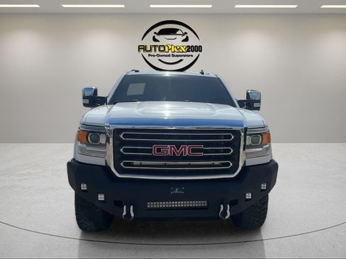 Used 2018 GMC Sierra 2500 SLT AWD/4WD image 2