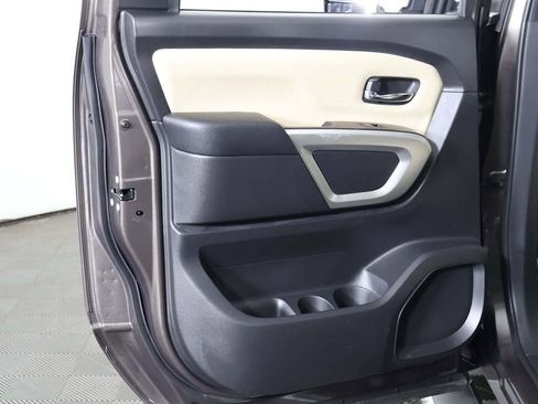 Used 2017 Nissan Titan SV image 21