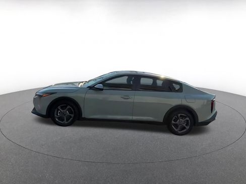 Used 2025 Kia K4 LXS image 8