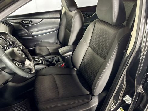 Used 2020 Nissan Rogue SV image 12