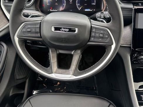 New 2025 Jeep Grand Cherokee Limited w/ Black Appearance Package image 13