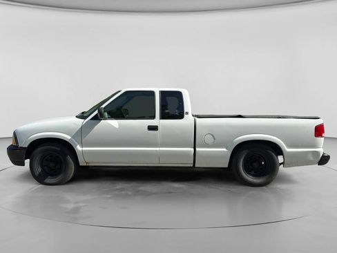 Used 2000 GMC Sonoma SLS w/ SLS Super Spec Pkg 3 RWD image 2