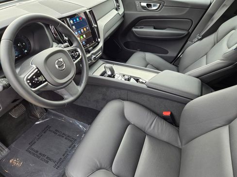Used 2025 Volvo XC60 B5 Plus image 14