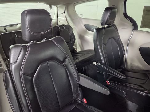 Certified 2023 Chrysler Pacifica Touring-L image 59