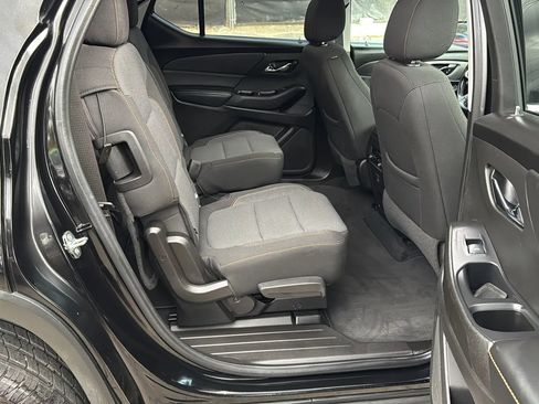 Used 2021 Chevrolet Traverse LT image 10