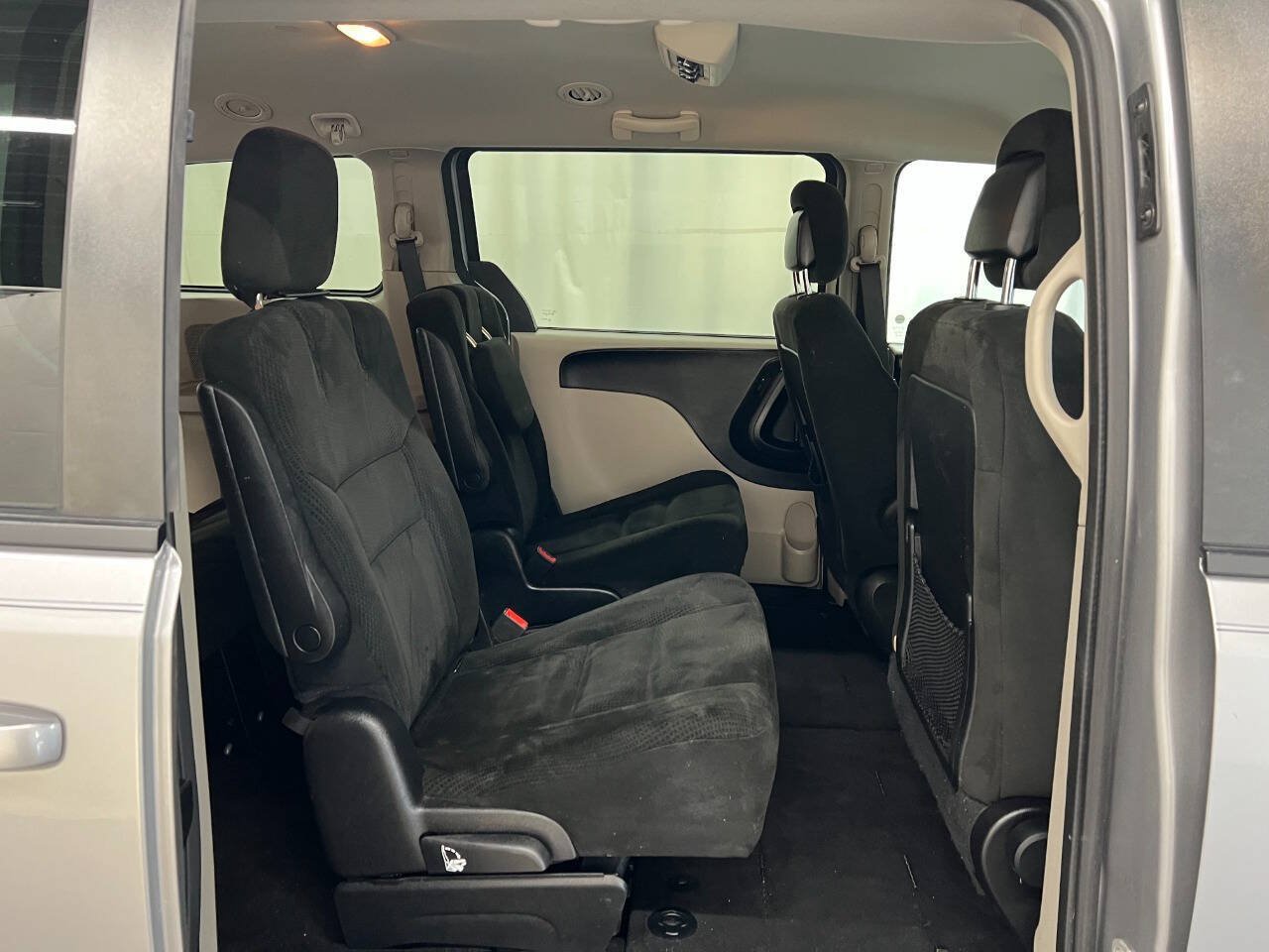 Used 2016 Dodge Grand Caravan SE w/ Quick Order Package 29E SE FWD image 11