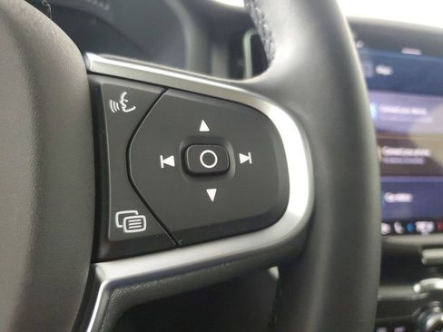 Certified 2025 Volvo XC60 B5 Core image 28