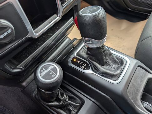 Used 2020 Jeep Wrangler Sport image 28