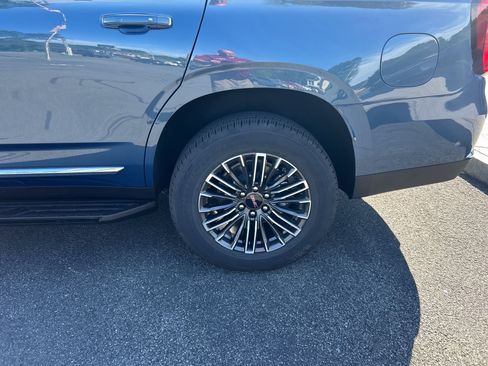 New 2026 GMC Yukon Elevation w/ Elevation Premium Package AWD/4WD image 6