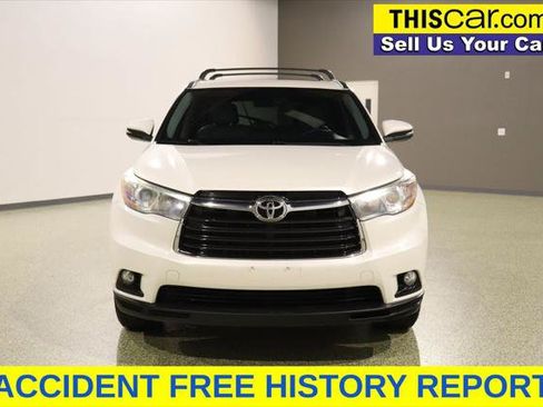 Used 2016 Toyota Highlander XLE w/ Preferred Accessory Package FWD image 3