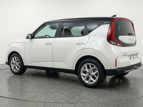 Used 2025 Kia Soul LX w/ LX Technology Package FWD image 6