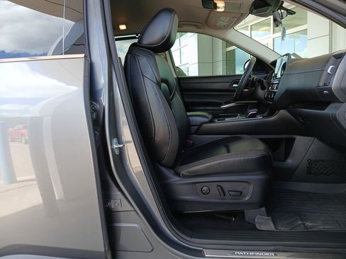 Used 2023 Nissan Pathfinder SL w/ Lighting Package (N92) image 29