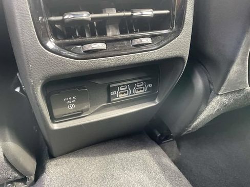 Certified 2025 Jeep Grand Cherokee Altitude AWD/4WD image 12