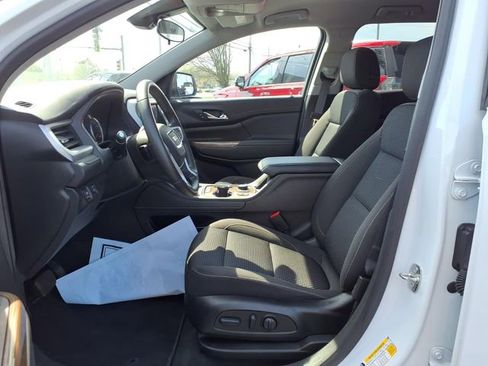 Used 2023 GMC Acadia SLE w/ Driver Convenience Package image 19