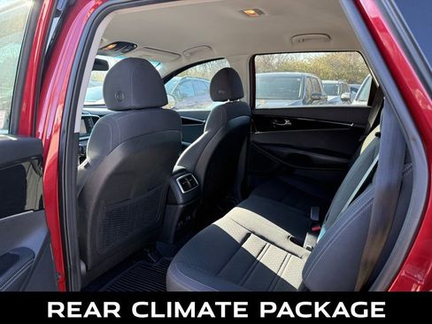 Certified 2018 Kia Sorento LX w/ LX V6 Convenience Package image 9