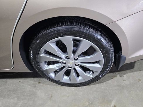 Used 2018 Chevrolet Malibu Premier w/ Premier Sun and Wheel Package image 20
