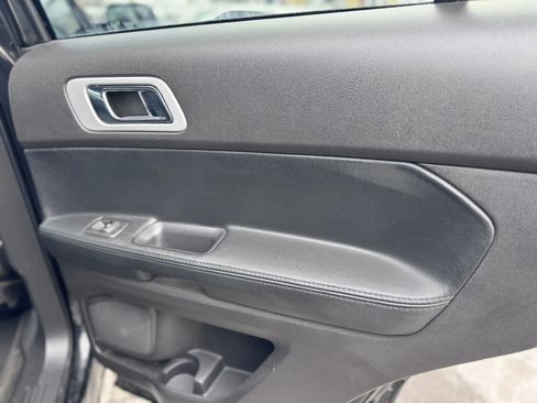 Used 2015 Ford Explorer XLT w/ Equipment Group 202A image 19