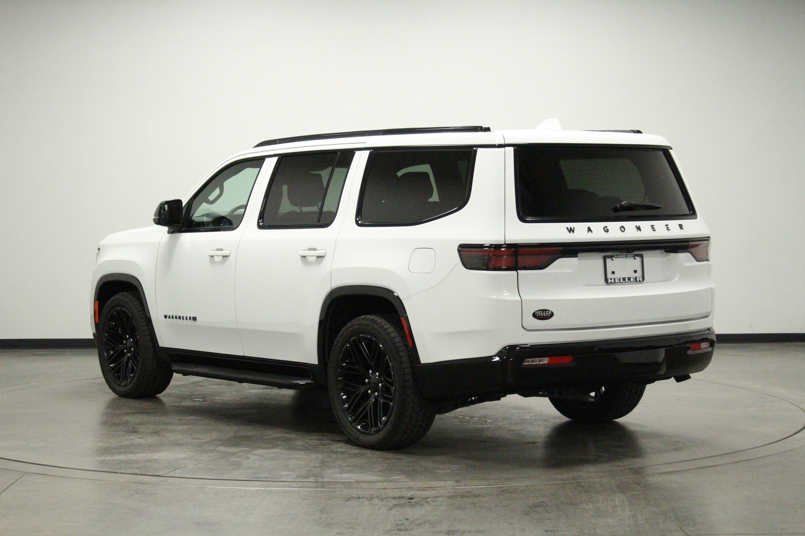 Used 2023 Jeep Wagoneer Series II RWD image 6