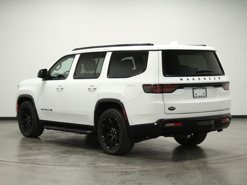 Used 2023 Jeep Wagoneer Series II RWD image 6