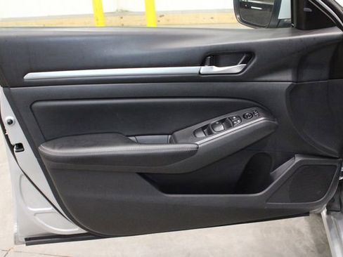 Used 2022 Nissan Altima 2.5 SV image 16