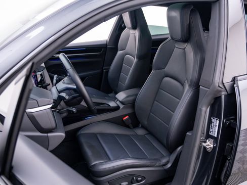 Certified 2024 Porsche Macan 4 Electric image 5