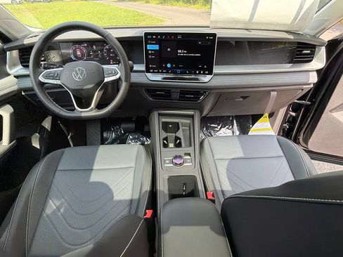 New 2026 Volkswagen Tiguan SE AWD/4WD image 9