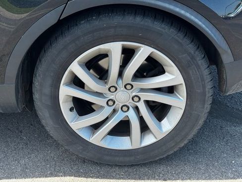 Used 2017 Land Rover Discovery HSE AWD/4WD image 11