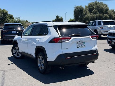 Used 2022 Toyota RAV4 XLE FWD image 9