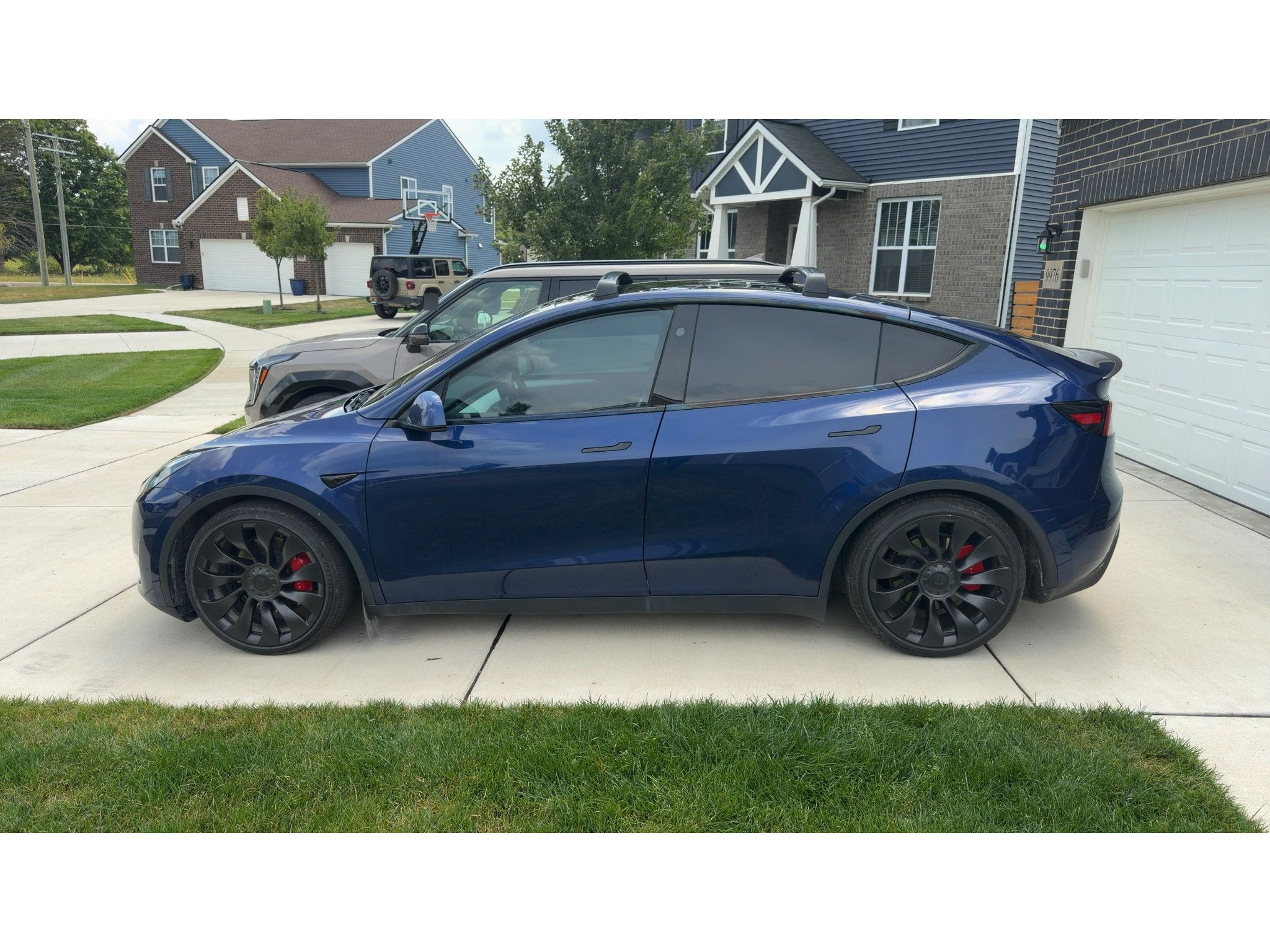 Used 2023 Tesla Model Y Performance AWD/4WD image 2