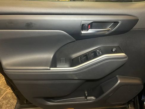 Used 2026 Toyota Highlander XLE AWD/4WD image 25
