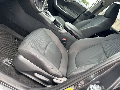 Used 2021 Toyota RAV4 LE AWD/4WD image 11