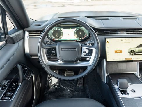 Used 2025 Land Rover Range Rover Autobiography image 13