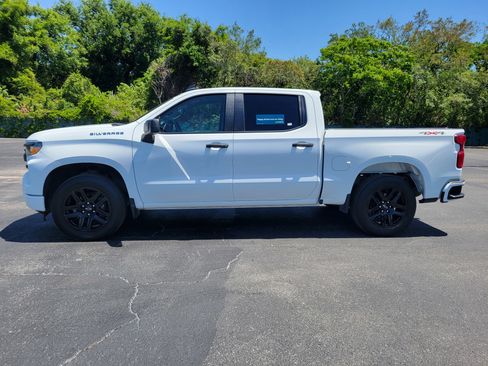 Used 2022 Chevrolet Silverado 1500 Custom image 12