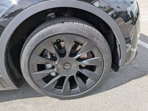 Used 2021 Tesla Model Y Long Range image 3