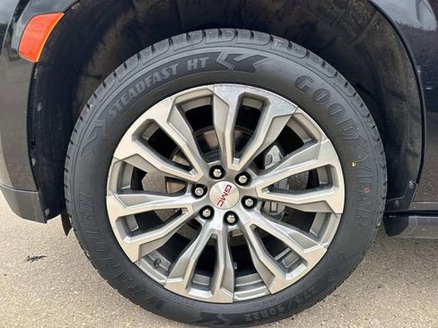 Used 2021 GMC Yukon Denali w/ Denali Premium Package RWD image 9