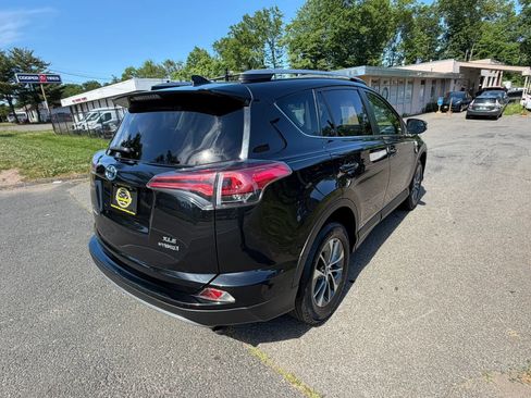 Used 2018 Toyota RAV4 XLE AWD/4WD image 5